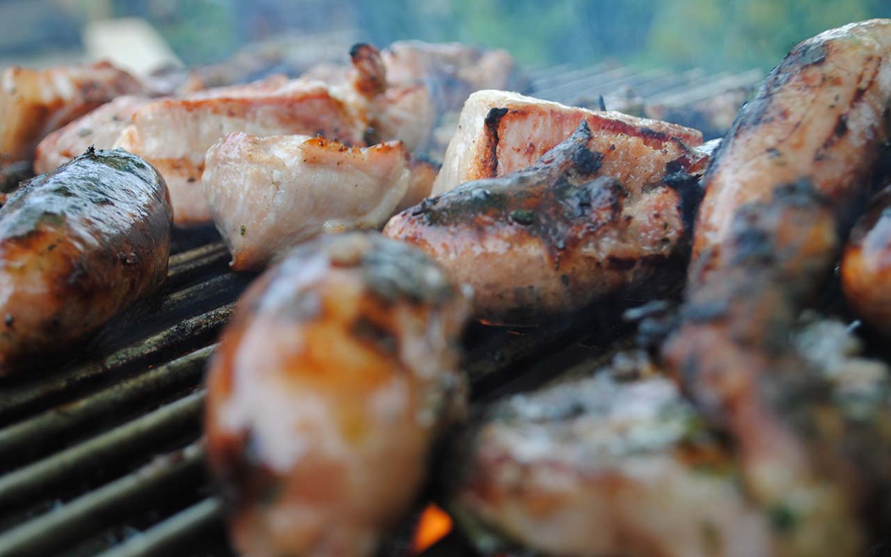 Sizzling sausages, steaks and chops on the Piggy Squire gril